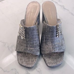 Shimmering evening sandals with crystal brooch. WORN ONCE